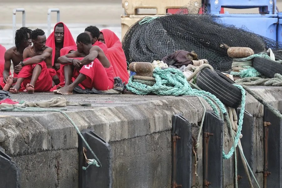 menores Un grupo de personas migrantes