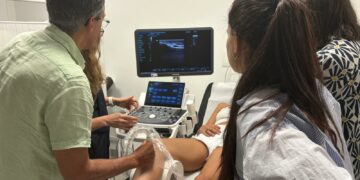 Sanidad forma a más de 500 profesionales de Atención Primaria en el manejo de ecógrafos de última generación