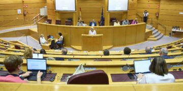 Monzón urge al Ministerio de Sanidad a abordar el déficit de especialistas en Medicina Familiar y Comunitaria