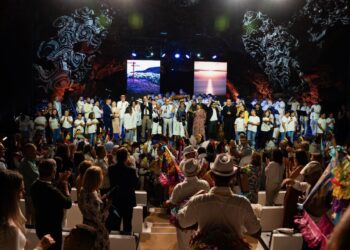 ‘Voces de la Tradición’ emociona en los Jameos del Agua con un recorrido colectivo por la cultura canaria