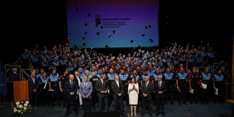 Clavijo: “Seguimos dando pasos para construir un sistema de seguridad adaptado a la realidad de Canarias”