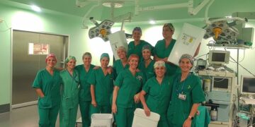 El Hospital Doctor Negrín recicla en su área quirúrgica una media de 14 toneladas de papel y plástico al año