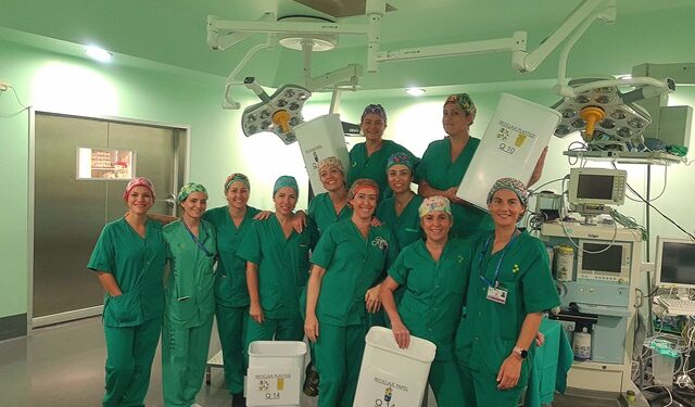 El Hospital Doctor Negrín recicla en su área quirúrgica una media de 14 toneladas de papel y plástico al año