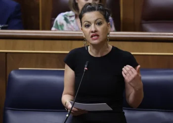 El Gobierno prevé empezar los traslados de menores migrantes en agosto pese a las «reticencias» del PP