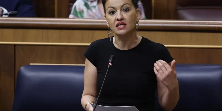 El Gobierno prevé empezar los traslados de menores migrantes en agosto pese a las «reticencias» del PP