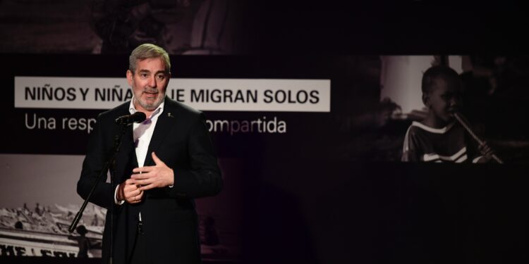 Clavijo reclama unir esfuerzos para garantizar los derechos y el futuro de la infancia migrante