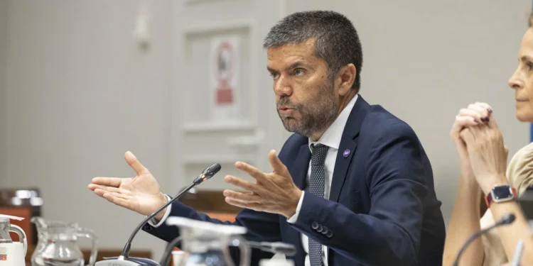 El rector de la ULL propone compensaciones económicas especificas para las universidades