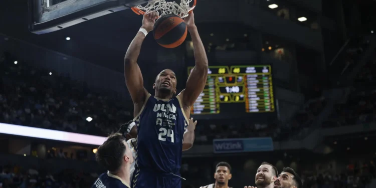 La Laguna Tenerife ficha al pívot francés Yannis Morín con vistas al playoff por el título