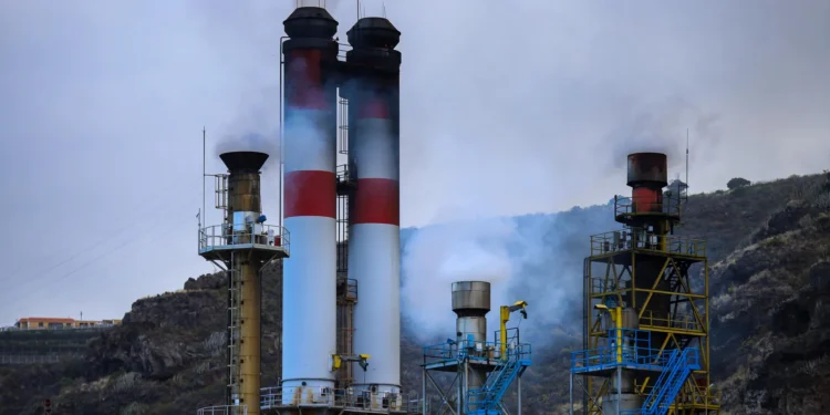 El Gobierno de Canarias culpa del apagón a la obsolescencia de los equipos de La Palma