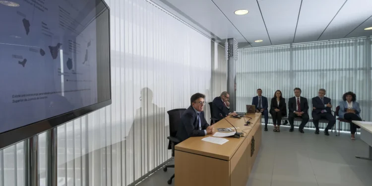 El presidente del TSJC califica de «desbordante» la situación judicial en Canarias