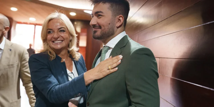 La consejera de Sanidad dice que las urgencias del HUC están «normalizadas» y hay mejoría