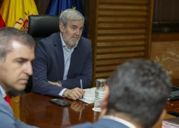 Clavijo enviará una carta a Sánchez para pedir 194 millones por la gestión de los menores migrantes