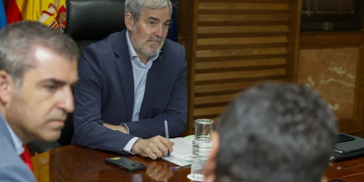 Clavijo enviará una carta a Sánchez para pedir 194 millones por la gestión de los menores migrantes