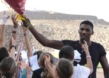 Fred Kerley brilla en el Canarias Athletics Invitational en los 200 metros lisos