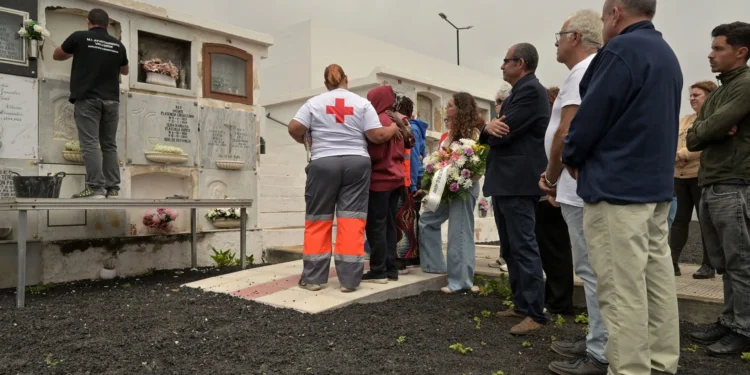 El juez de El Hierro archiva la investigación sobre el vuelco del cayuco en el que murieron siete personas
