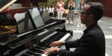 Un piano para humanizar el día a día de los pacientes en el Hospital de La Candelaria