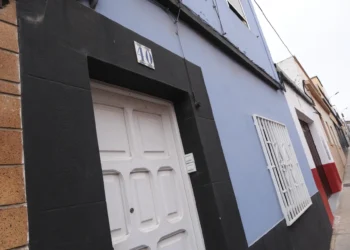 La mujer asesinada en La Laguna fue apuñalada en la vivienda que compartía con su hijo