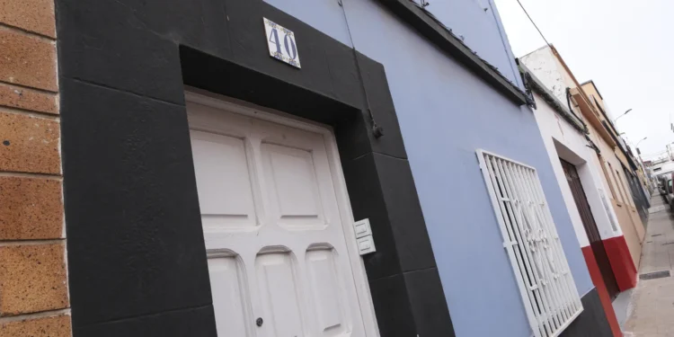 La mujer asesinada en La Laguna fue apuñalada en la vivienda que compartía con su hijo
