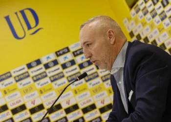 La Unión Deportiva Las Palmas negocia el traspaso de Alberto Moleiro con dos equipos