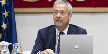 Manrique de Lara propone suprimir el AIEM y bajar el Impuesto de Sociedades y el IRPF