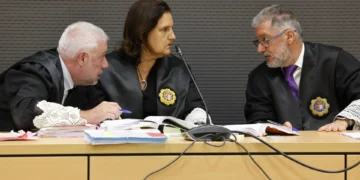 El acusado de violar y grabar a su hija y a otra niña confiesa e involucra a su expareja