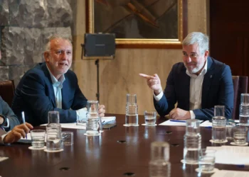 Clavijo avisa de que sería «absurdo, indecente e ilegal» que alguna comunidad se negase a acoger menores migrantes
