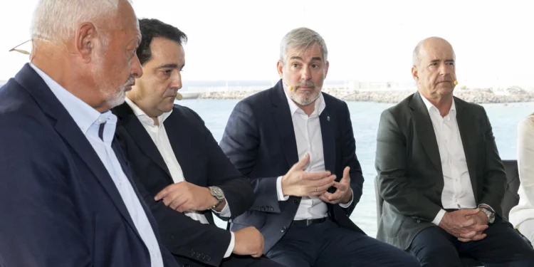 Clavijo: Hay que revisar cómo compatibilizar el turismo con el acceso a la vivienda