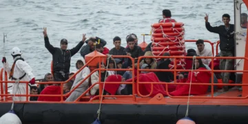 Bajan un 40,6 % las llegadas irregulares de inmigrantes a Canarias en lo que va de año