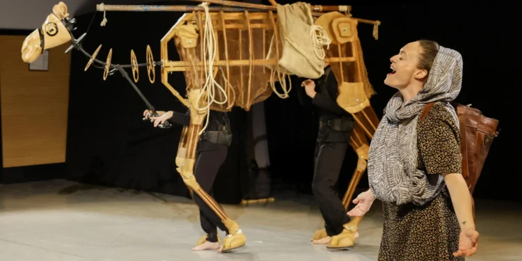 Mario Vega regresa a África diez años después de ‘Suleimán’ para contar el abandono del Sahara