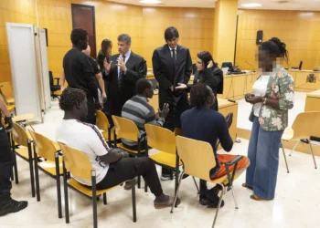 Absueltos los cinco migrantes acusados de ser los patrones de un cayuco en el que murieron hasta 28 personas