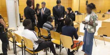 Absueltos los cinco migrantes acusados de ser los patrones de un cayuco en el que murieron hasta 28 personas