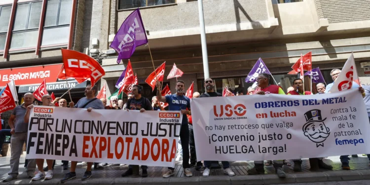 Los trabajadores del metal se concentran en Las Palmas para reclamar mejoras salariales