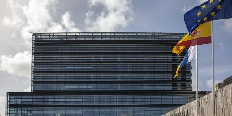 Un octogenario acepta ocho años de cárcel en Gran Canaria tras confesar que violó a su hija tetrapléjica durante cinco años