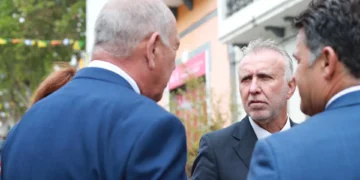 Torres acusa al PP de «poner palos en las ruedas» al reparto de los menores migrantes