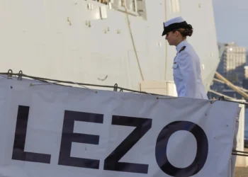 Leonor amplía su formación naval en unas maniobras de la Armada Española con munición real