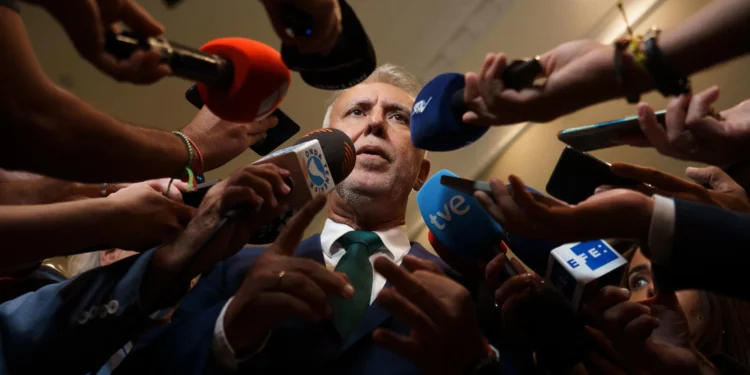 Torres ve avances pero recuerda que el acuerdo con Canarias sobre menores que piden asilo no está firmado