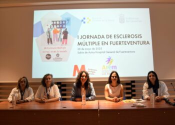 El Hospital General de Fuerteventura reúne a treinta profesionales y pacientes en un foro de Esclerosis Múltiple