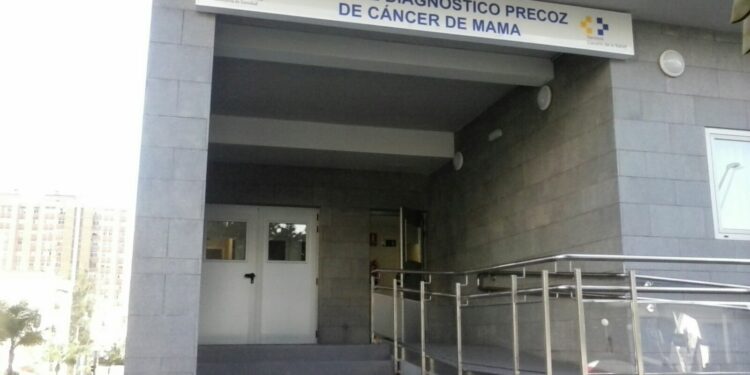 Sanidad invierte casi 300.000 euros en un nuevo mamógrafo digital para el CAE Rumeu