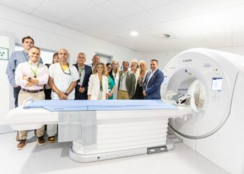 Sanidad invierte un millón de euros en dos nuevos equipos de alta tecnología para el HUC
