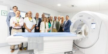 Sanidad invierte un millón de euros en dos nuevos equipos de alta tecnología para el HUC