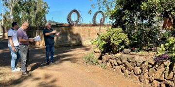 Visita del concejal y técnicos a la zona de Lomo Guzmán donde se instalará el alumbrado fotovoltaico