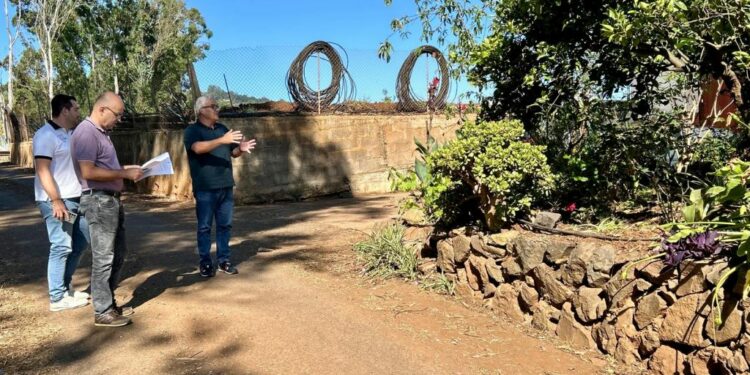 Visita del concejal y técnicos a la zona de Lomo Guzmán donde se instalará el alumbrado fotovoltaico