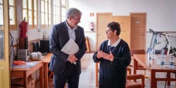 Fernando Clavijo conoce de primera mano la labor de la Casa Hogar San Lorenza para personas sin hogar