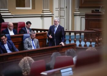 Clavijo espera unanimidad del Parlamento para instar al Estado a permitir el uso del superávit en vivienda
