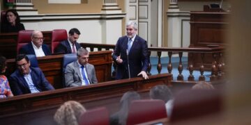 Clavijo espera unanimidad del Parlamento para instar al Estado a permitir el uso del superávit en vivienda