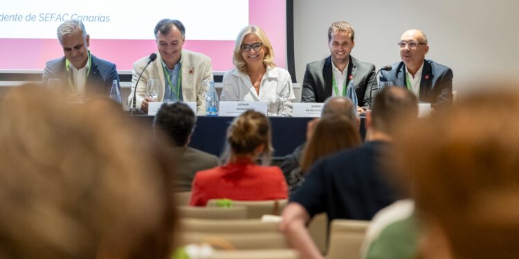 Esther Monzón pone en valor el papel de la farmacia comunitaria dentro del sistema sanitario canario