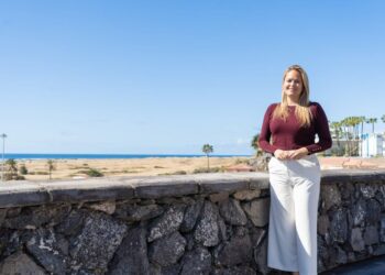 YILENIA-PASEO-MASPALOMAS-COSTA-CANARIA