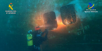 Detenidas tres personas por traficar cocaína oculta en el casco de un buque en Las Palmas