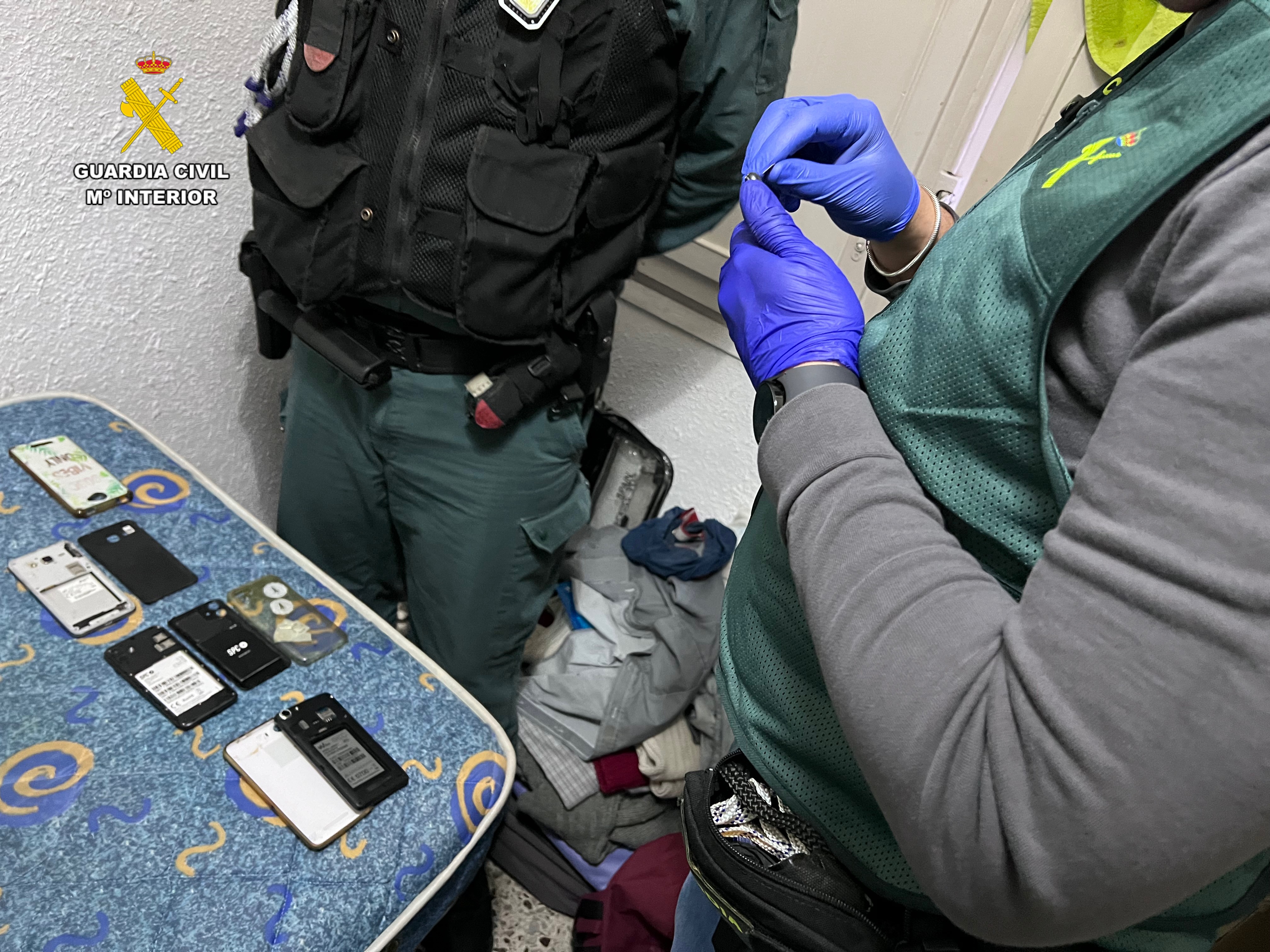 2025-07-13_op_ingen_caceres_01-1 Detenida una trama acusada de estafar casi 1,6 millones de euros por internet