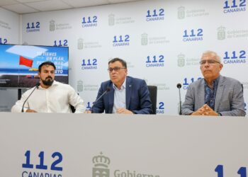El Gobierno de Canarias recuerda que el mar tiene “su propio plan” y llama a la prudencia en playas y costas
